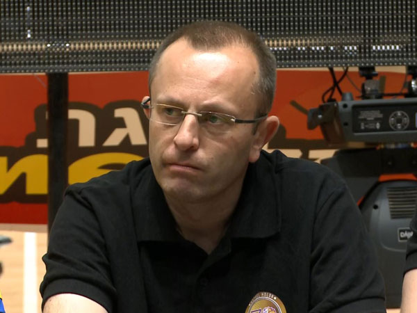 "אין משחק יפה יותר ממקום ראשון נגד שני". שמיר (אלן שיבר)