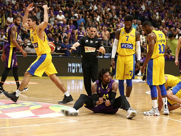 רייס עלה מהספסל, ולא הצליח להושיע (אלן שיבר)