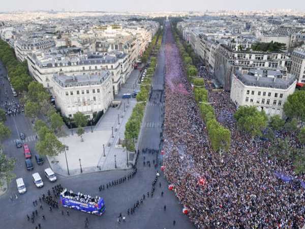 מאות אלפים קיבלו את הנבחרת (getty)