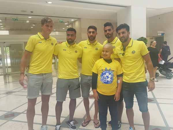 שחקני מכבי ת"א בפעילות מבורכת לפני ראש השנה