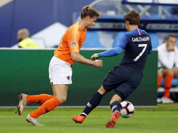 להגנה הצעירה של הולנד פשוט לא היו תשובות (getty)