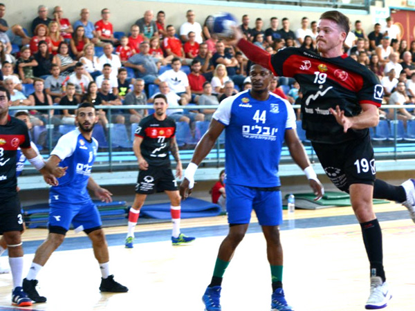 פתיחה ברגל ימין לראשל"צ (צילום: גבי אלאלוף)
