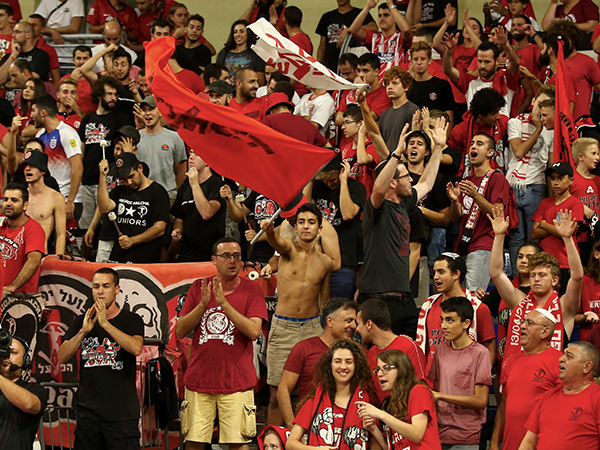 נציגות מרשימה של הקהל האדום (אלן שיבר)