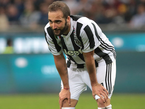 בעטו אותו החוצה