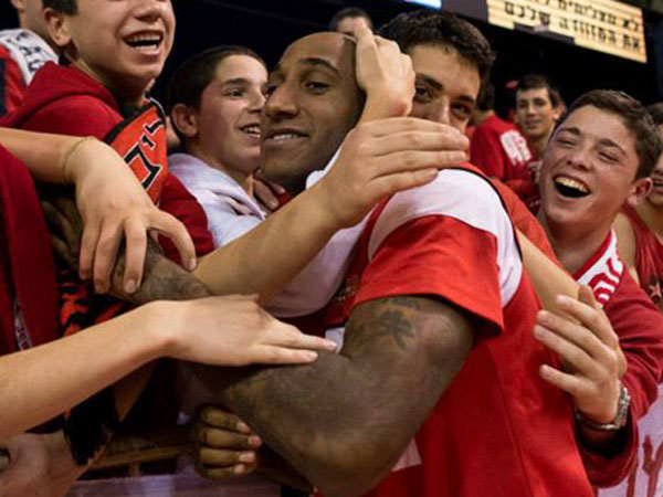 הקהל אהב אותו, אך הוא בחר לנטוש. רייט (האתר הרשמי של הפועל י-ם)