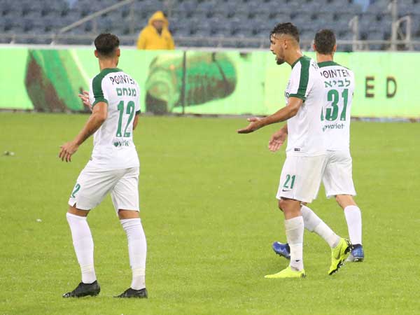 שחקני מכבי חיפה התקשו לעכל את הדרמה (צילום: יוסי שקל)