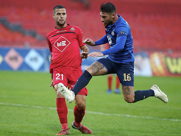 המשחק נפתח בלי הרבה מצבים, וקצת ניסיונות חדירה של עטר (אלן שיבר)