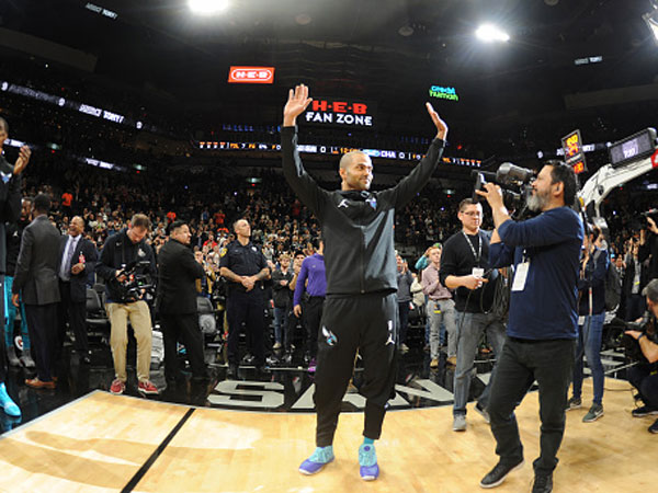 לילה מיוחד עבור פארקר (צילום: Mark Sobhani/NBAE via Getty Images)