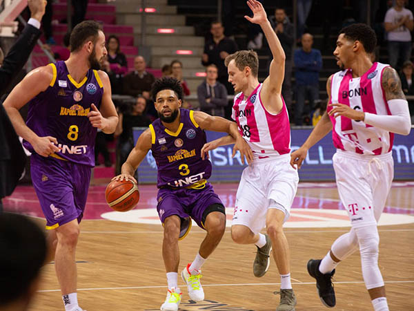 עשר שלשות לחולון במחצית ה-1, רק שלוש בשנייה (FIBA)