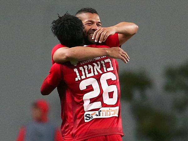 פנדל ראשון לזכות הפועל העונה (אלן שיבר)