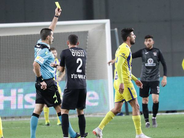 יונתן כהן מורחק מול סכנין (דני מרון)