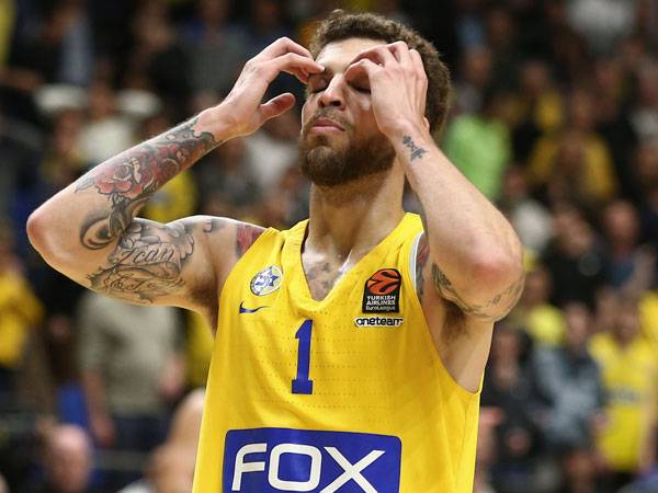 וסיבך את מכבי ת"א אפילו יותר (אלן שיבר)