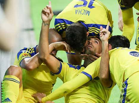 חוגג במדי מכבי ת"א. "יכול לשחק בכל ליגה" (דני מרון)