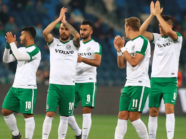 חלק מהשחקנים סירב להודות לקהל בסיום (צילום: אלן שיבר)