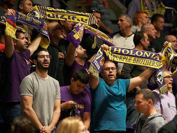 האוהדים החולונים עושים שמח (אלן שיבר)