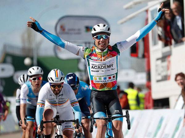 צ'ימולאי פורח בספרד (בטיני ספורט)