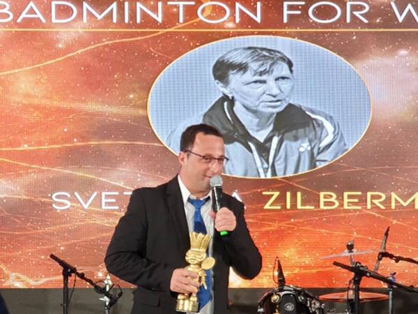 שדה קיבל את הפרס בשם זילברמן (איגוד הבדמינטון)