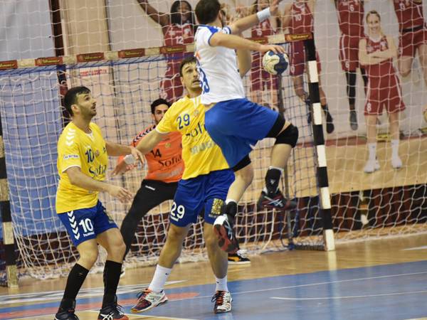 רמה"ש חזרה מפיגור ליתרון שיא של 6 נק' (חן קלדרון - מכבי ראשל"צ)