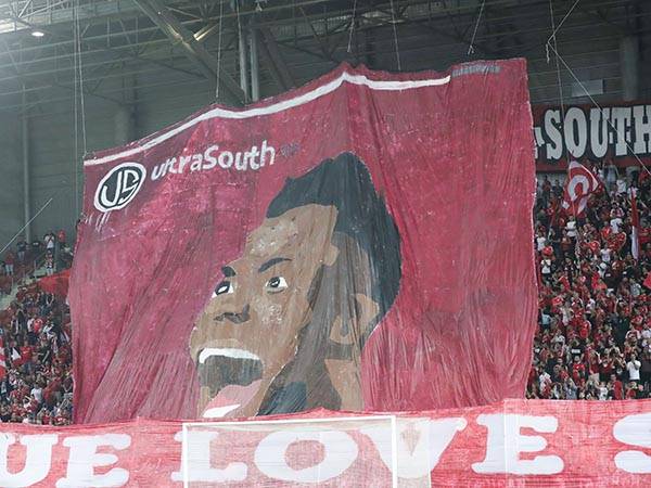 תפאורה לכבוד אוגו. קיבל אהבהה מהקהל המקומי (דני מרון)