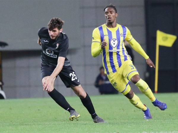 חמודי חלאיילה. הולך בעקבות אחיו (אלן שיבר)