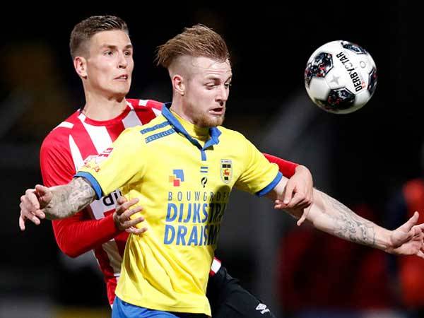 במדי קבוצתו מהליגה ההולנדית השנייה (getty, Soccrates images)