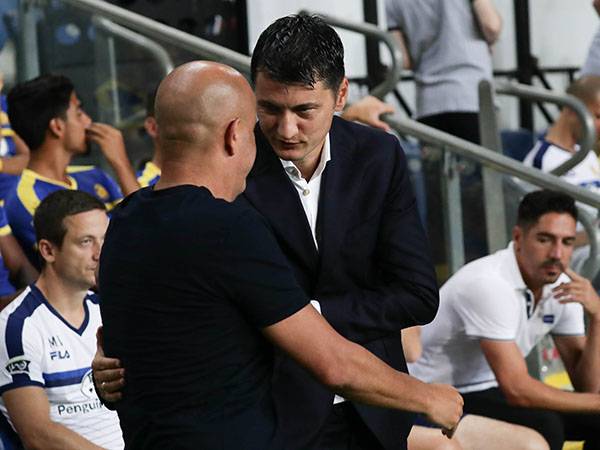 אבוקסיס עם איביץ'. תמך בשחקנים שלו (צילום: דני מרון)