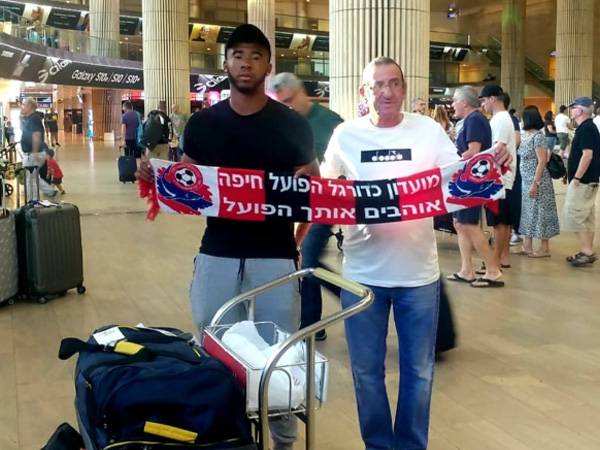 וולשמן אחרי הנחיתה (האתר הרשמי של הפועל חיפה)