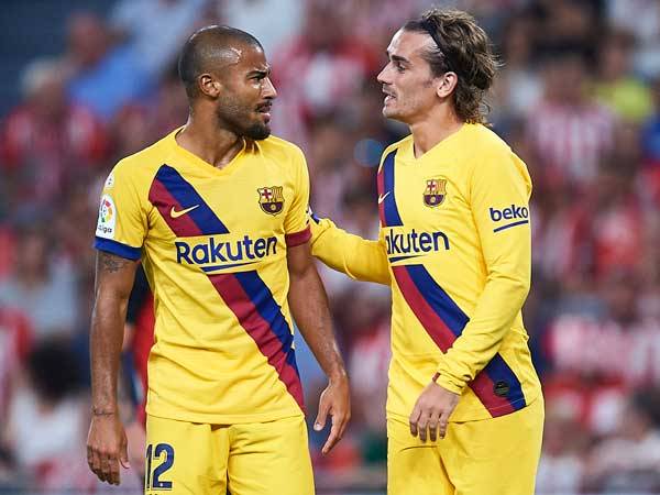 בתמונה: שחקני התקפה כשירים של בארסה - גריזמן וראפיניה (Getty)