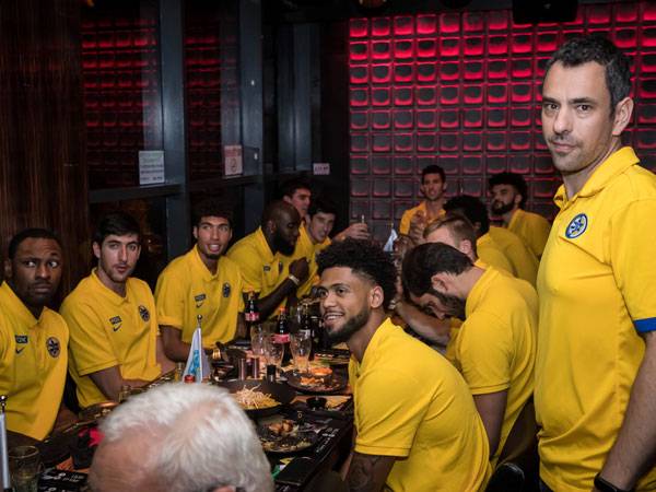 ערב חגיגי (עודד קרני)