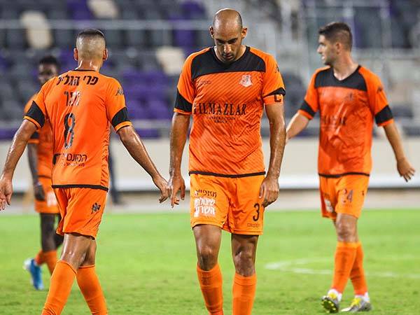 "אנחנו לא משחקים טוב". שחקני בני יהודה אחרי ההפסד לכפ"ס (צילום: ירון שלום)