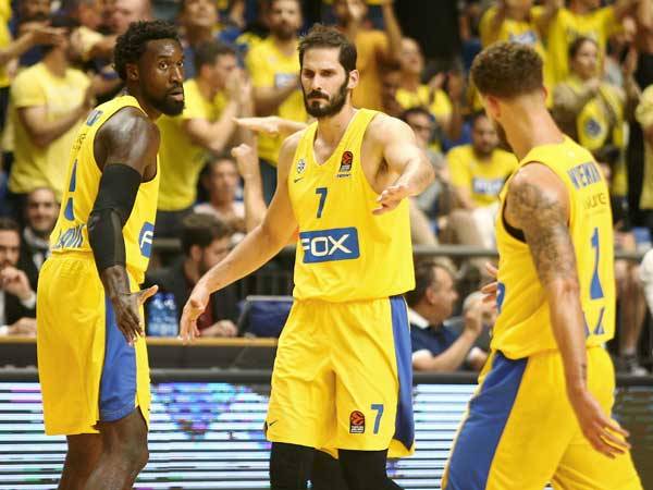 בעל הבית בצהוב. כספי (אלן שיבר)