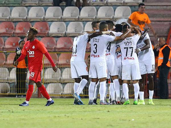 שחקני נס ציונה. יחפשו ניצחון ראשון מול ב"ש (לירון מולדובן)