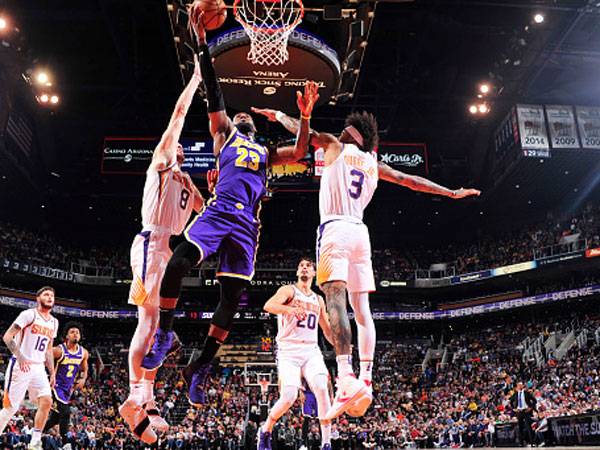 הלייקרס יצאו בשלום (צילום: Barry Gossage/NBAE via Getty Images)