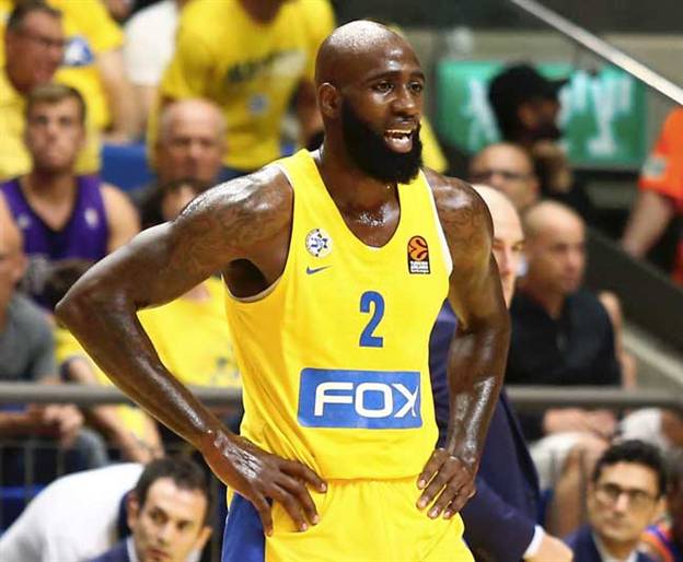 הרבה תלוי בו. אייסי (אלן שיבר)