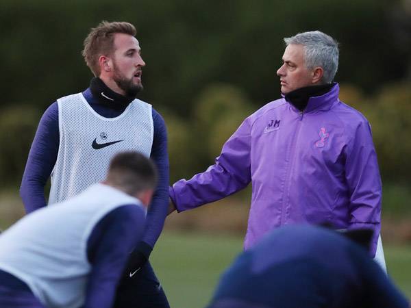 מוריניו וקיין באימון הבכורה של המנג'ר בטוטנהאם (Getty)