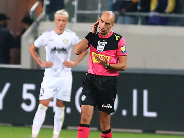 לייבוביץ' פסל ארבעה שערים לצהובים (צילום: אלן שיבר)