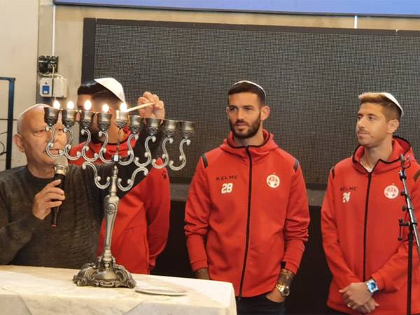 ביקור השחקנים באגודה למלחמה בסרטן (אביתר זפרני)