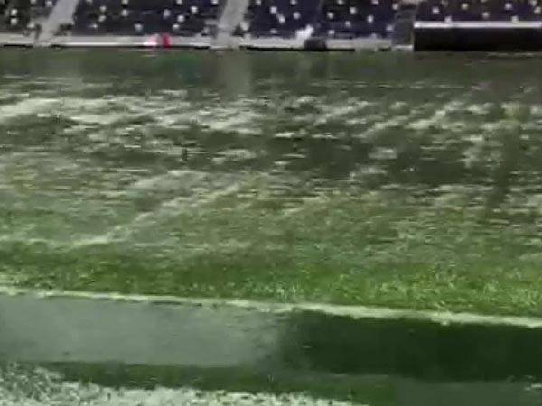 הדשא לא מאפשר משחק כדורגל תקין