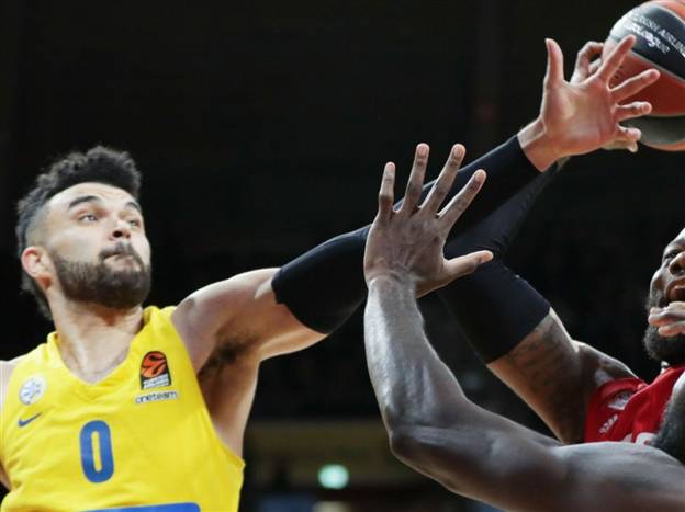 בראיינט, הודה שהייתה התעסקות עם השופטים (צילום מהטוויטר של מכבי ת"א)