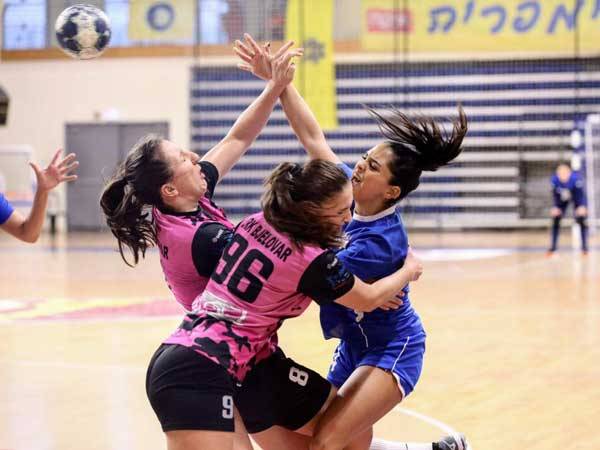 קבוצת הנשים של מכבי ראשל"צ הודחה מאירופה (צילום: הדר ואן קולא, איגוד הכדוריד)