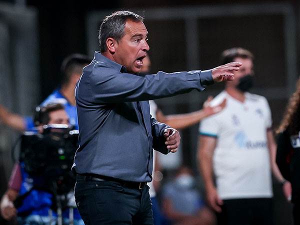 מתלבט לגבי עמדת החלוץ. הוכנבויים (אנצ'ו סוכנות ג'יני)