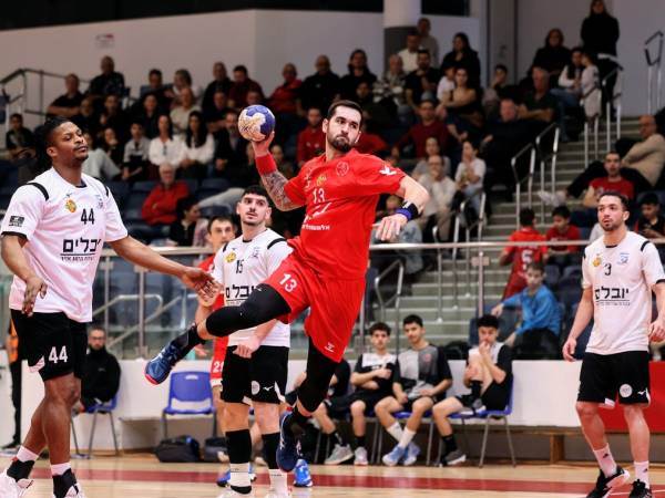 (הדר ואן קולא)