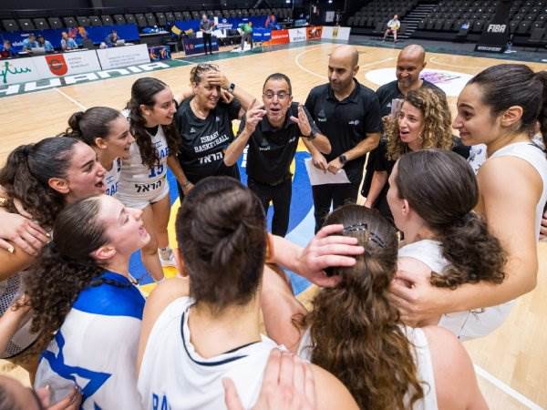 (FIBA)
