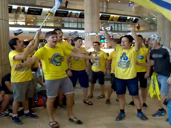 אוהדי מכבי ת"א הגיעו לנתב"ג