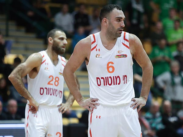 אחת תישאר בחוץ (מנהלת הליגה)