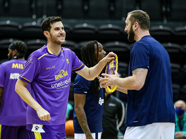 (FIBA)