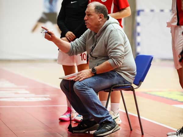 זיו ארז. ניצחון דרמטי לחניכות שלו (באדיבות מנהלת ליגת העל לנשים בכדורסל)