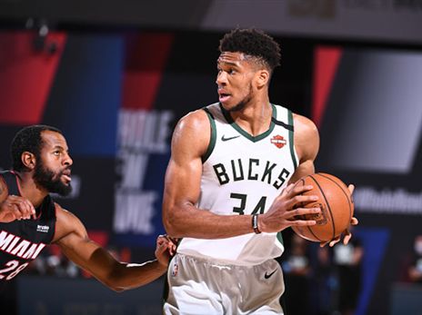 יאניס. נותן מבט אל עתיד הכדורסל (Getty)