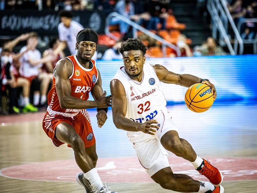 אובאסוהן. דאבל דאבל מרשים (FIBA)