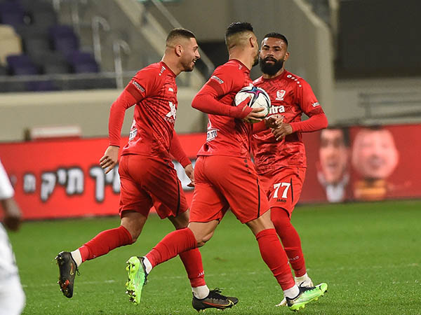 "היה חשוב לקחת שלוש נקודות". סכנין, סוף סוף, חוגגת ניצחון (צילום: ברני ארדוב)